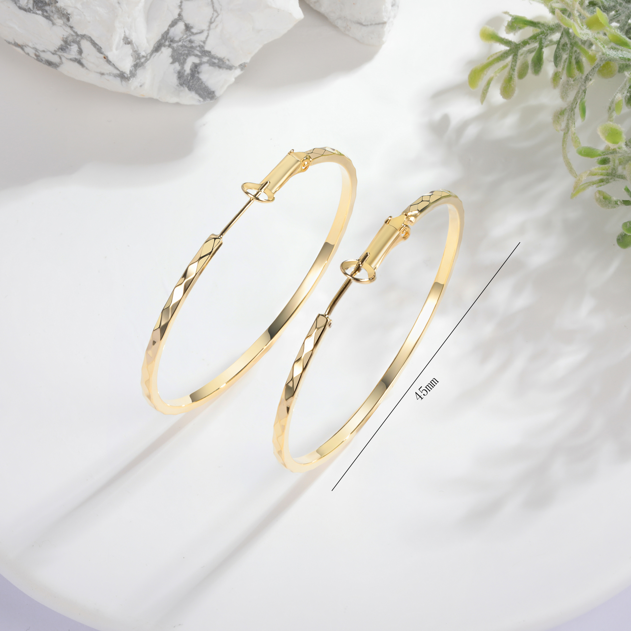 1 Paar Einfacher Stil Runden Kupfer 18 Karat Vergoldet Reif Ohrringe display picture 1