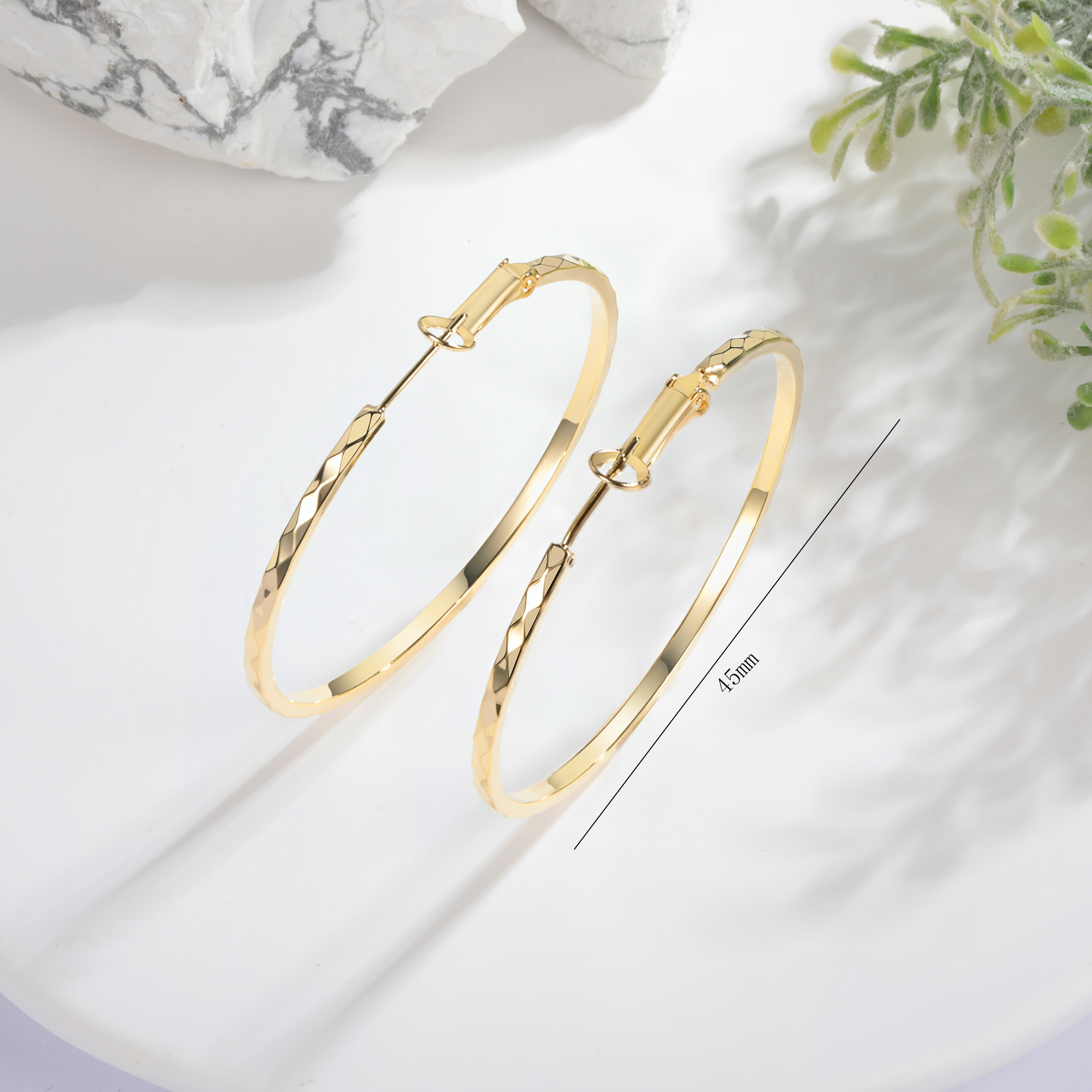 1 Pair Simple Style Round Copper 18K Gold Plated Hoop Earrings display picture 2