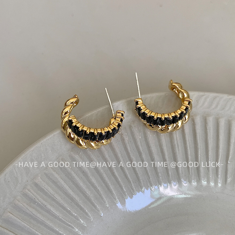 1 Pair Simple Style C Shape Hollow Out Inlay Copper Zircon 18K Gold Plated Ear Studs display picture 3