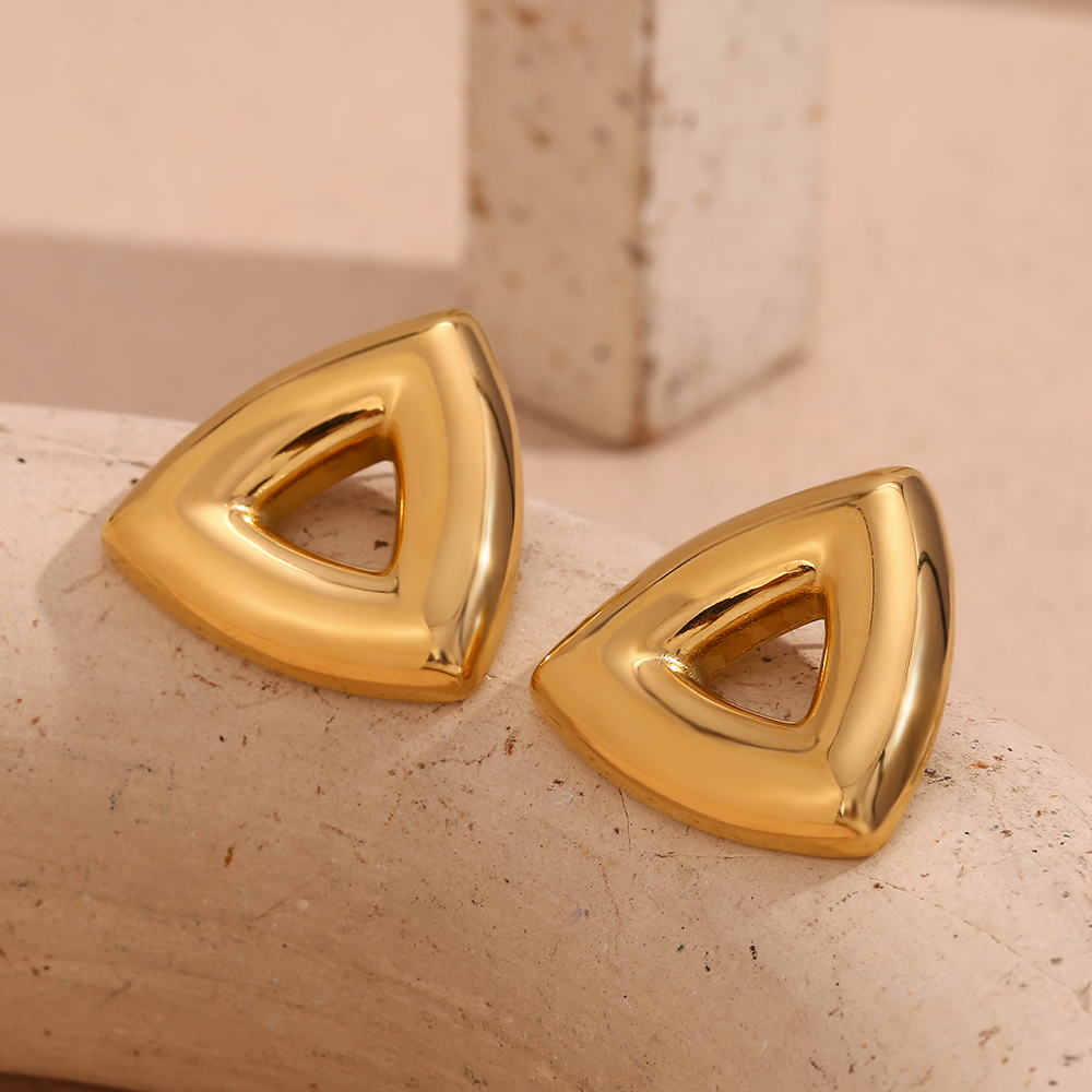 1 Pair Simple Style Classic Style Triangle Hollow Out Stainless Steel 18K Gold Plated Ear Studs display picture 6