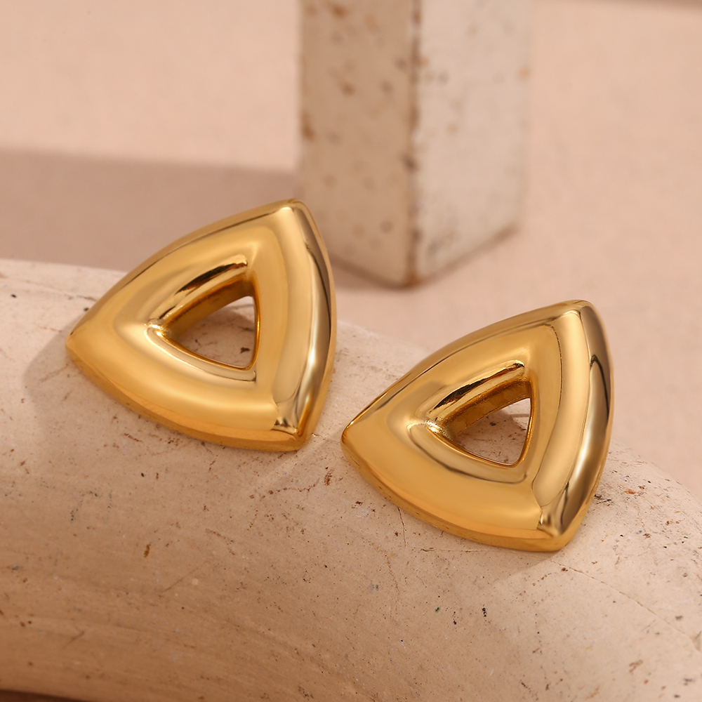 1 Paire Style Simple Style Classique Triangle Évider Acier Inoxydable Plaqué Or 18K Boucles D'Oreilles display picture 6