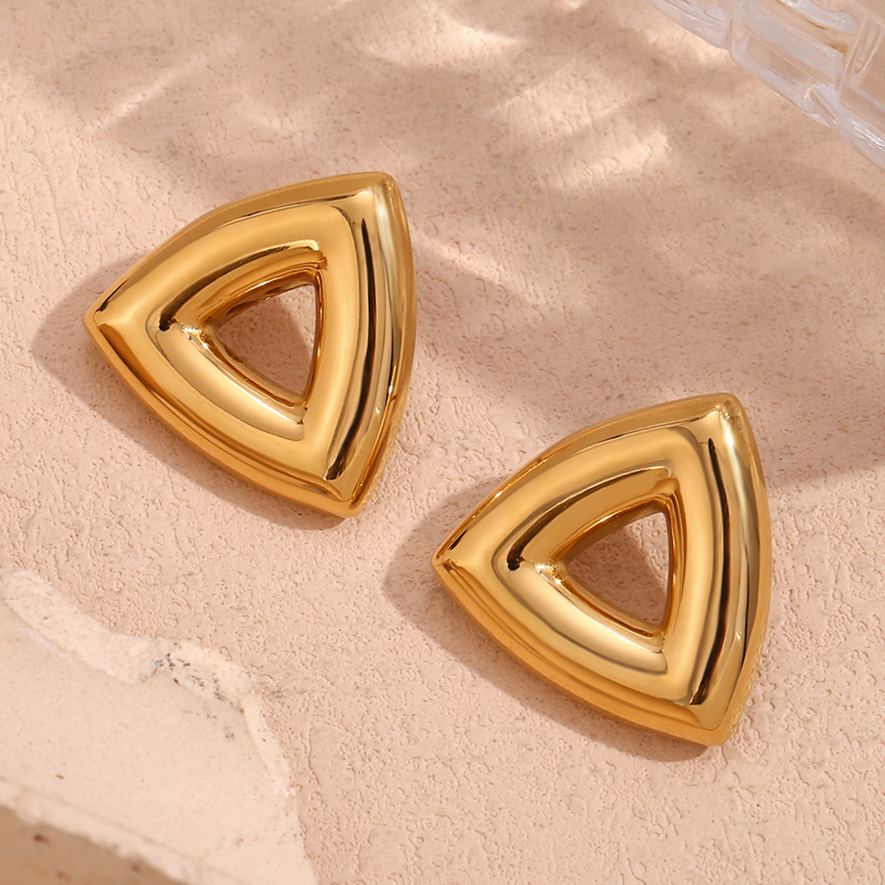 1 Pair Simple Style Classic Style Triangle Hollow Out Stainless Steel 18K Gold Plated Ear Studs display picture 7