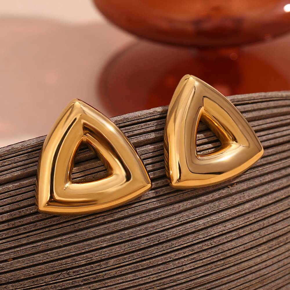 1 Pair Simple Style Classic Style Triangle Hollow Out Stainless Steel 18K Gold Plated Ear Studs display picture 11