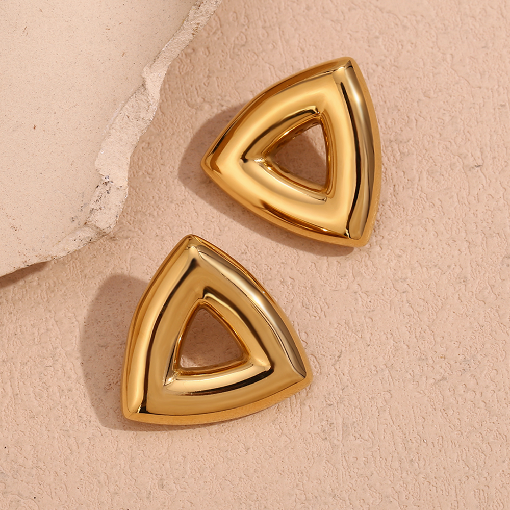 1 Pair Simple Style Classic Style Triangle Hollow Out Stainless Steel 18K Gold Plated Ear Studs display picture 10