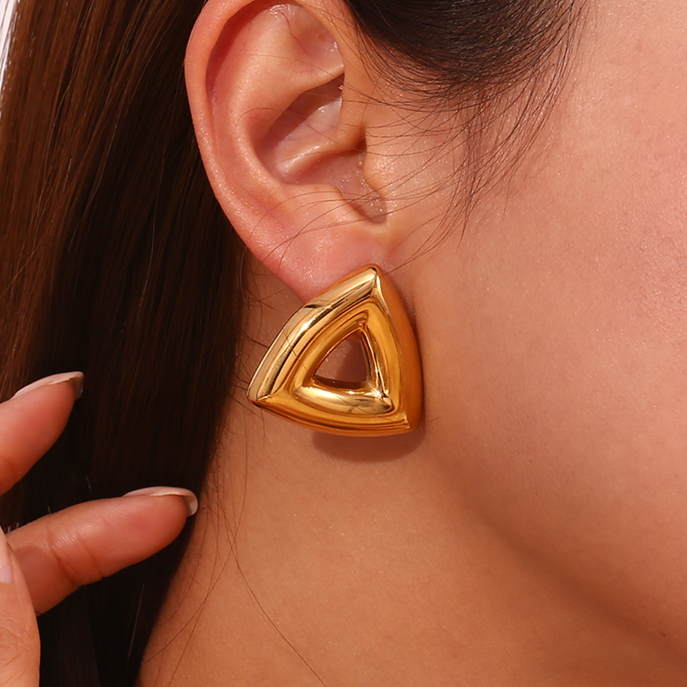 1 Pair Simple Style Classic Style Triangle Hollow Out Stainless Steel 18K Gold Plated Ear Studs display picture 12