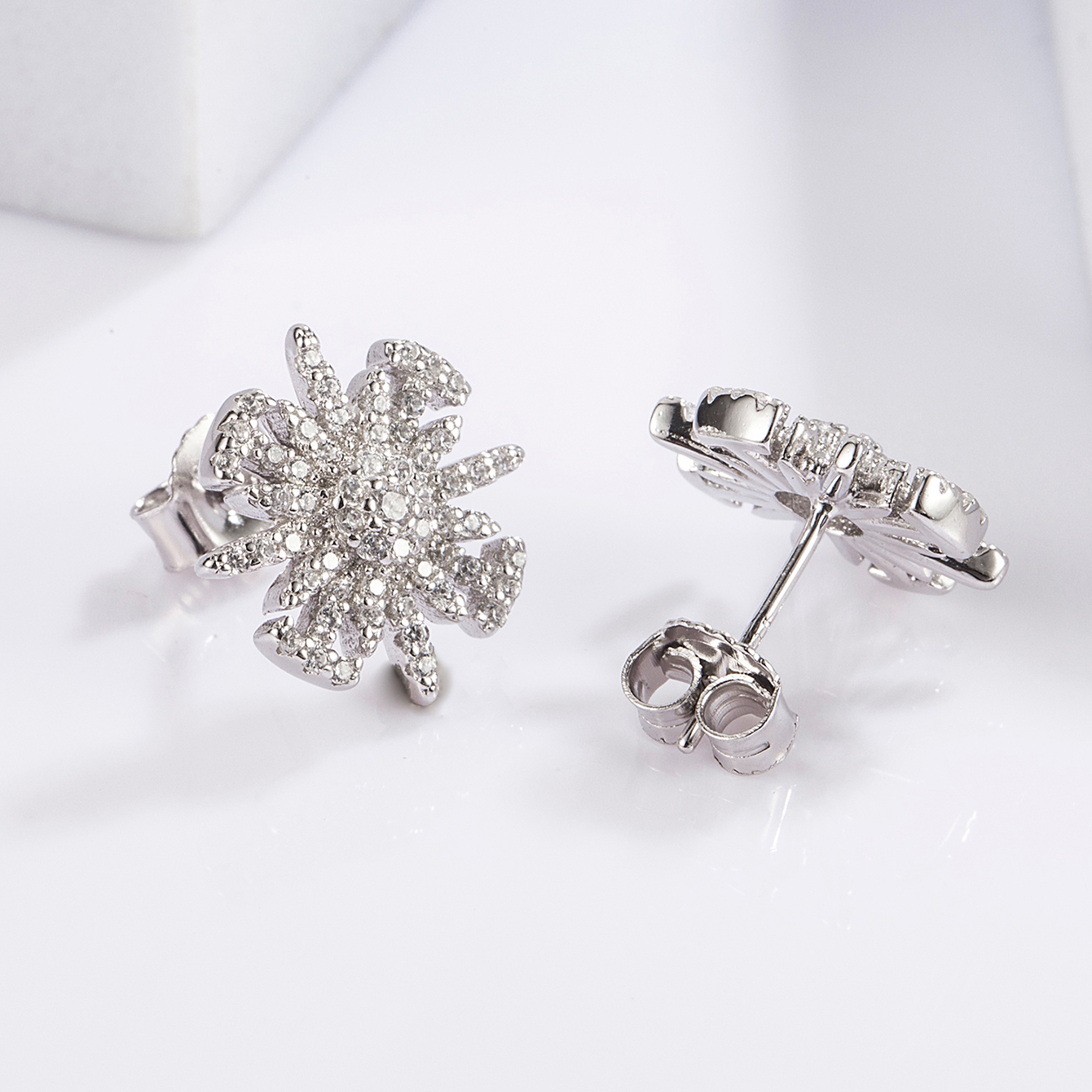 1 Pair Sweet Simple Style Sun Snowflake Plating Inlay Sterling Silver Zircon White Gold Plated Ear Studs display picture 1