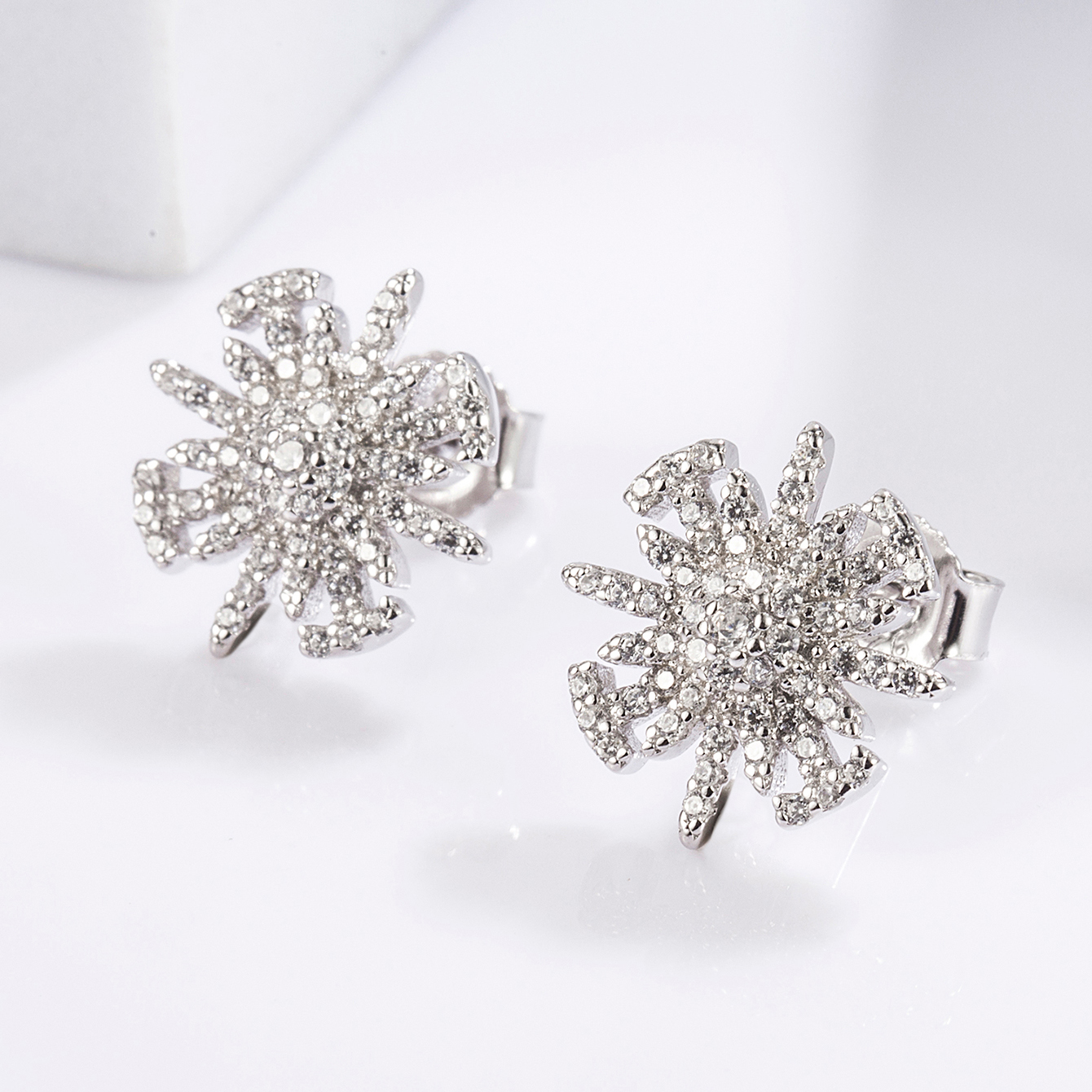 1 Pair Sweet Simple Style Sun Snowflake Plating Inlay Sterling Silver Zircon White Gold Plated Ear Studs display picture 2