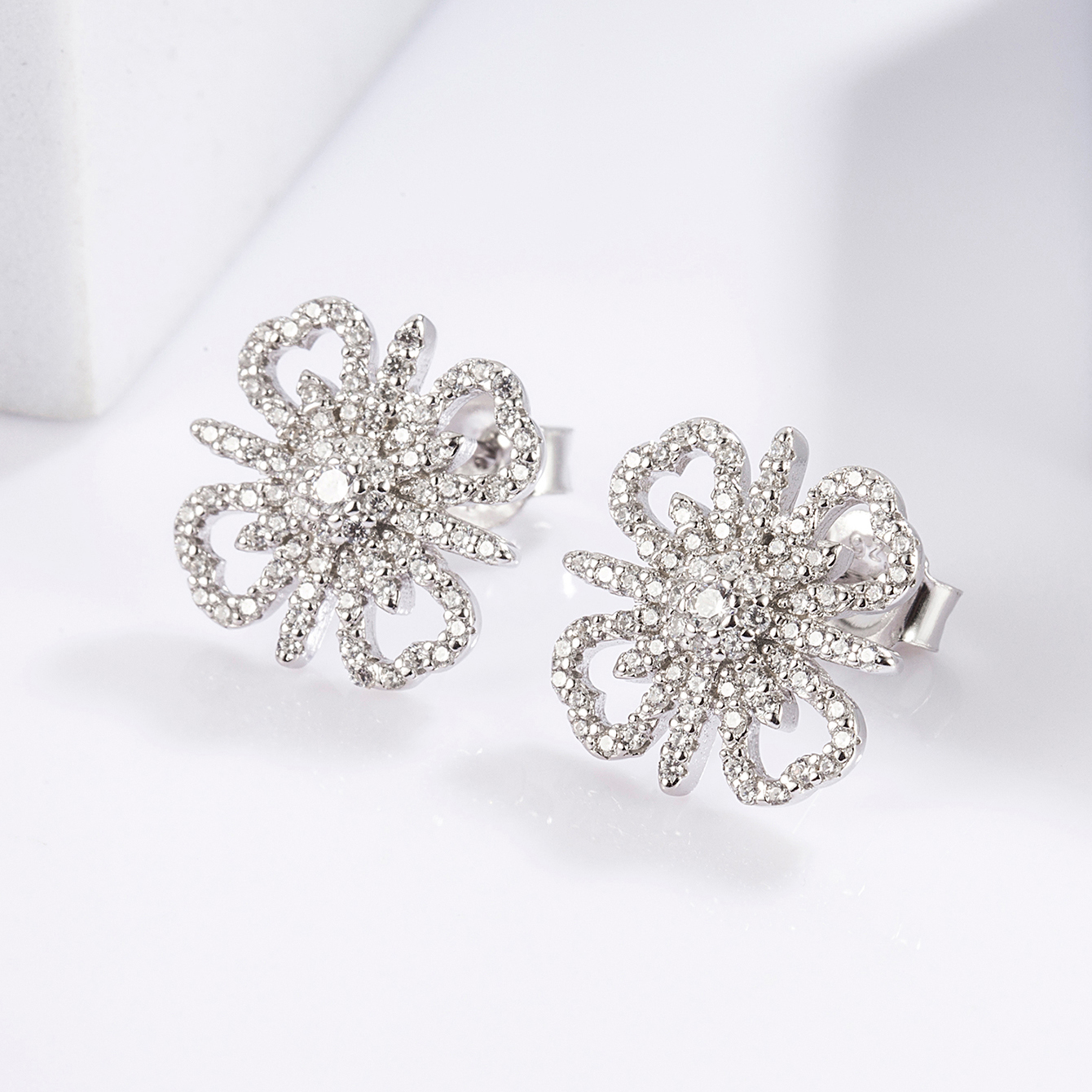 1 Pair Sweet Simple Style Sun Snowflake Plating Inlay Sterling Silver Zircon White Gold Plated Ear Studs display picture 3