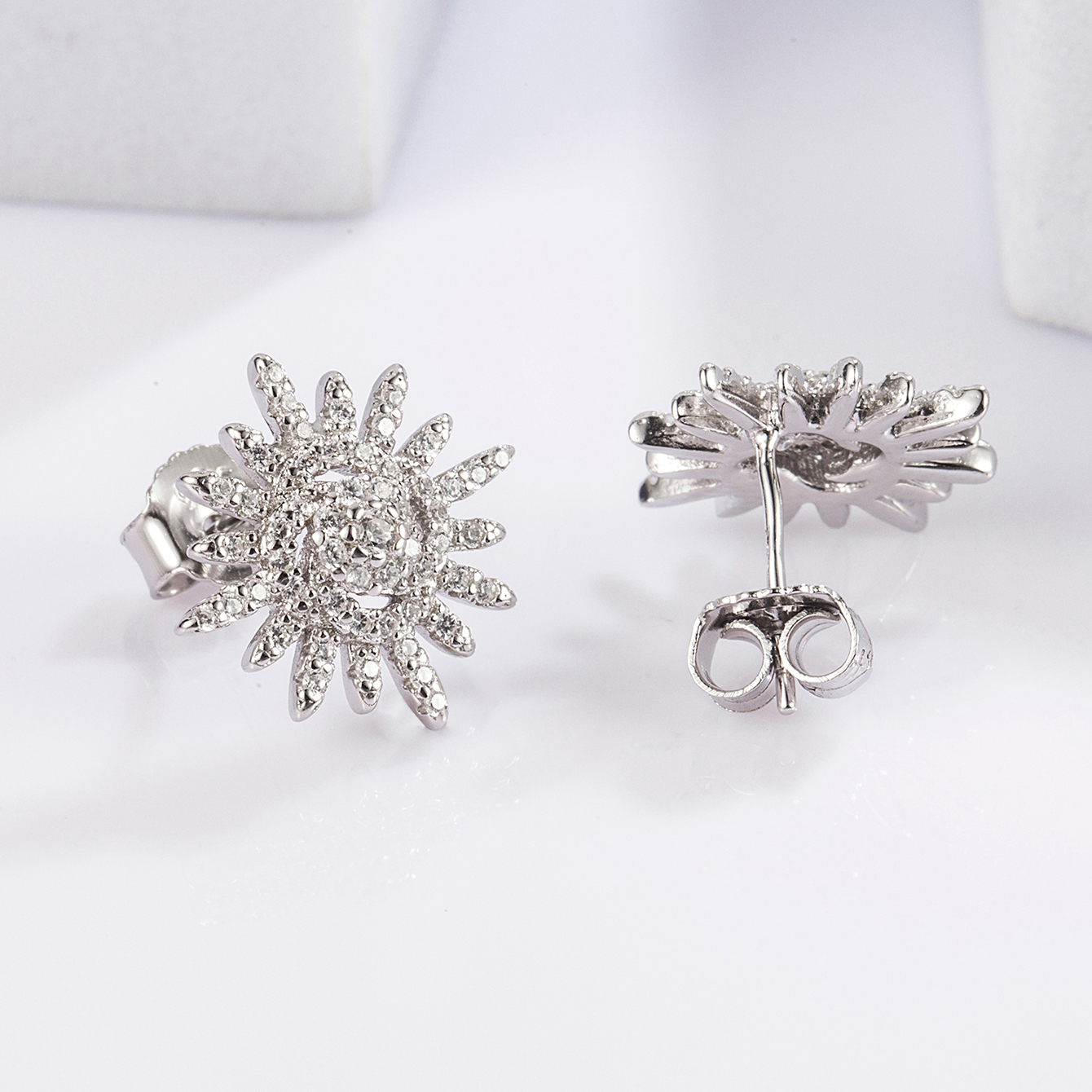 1 Pair Sweet Simple Style Sun Snowflake Plating Inlay Sterling Silver Zircon White Gold Plated Ear Studs display picture 7