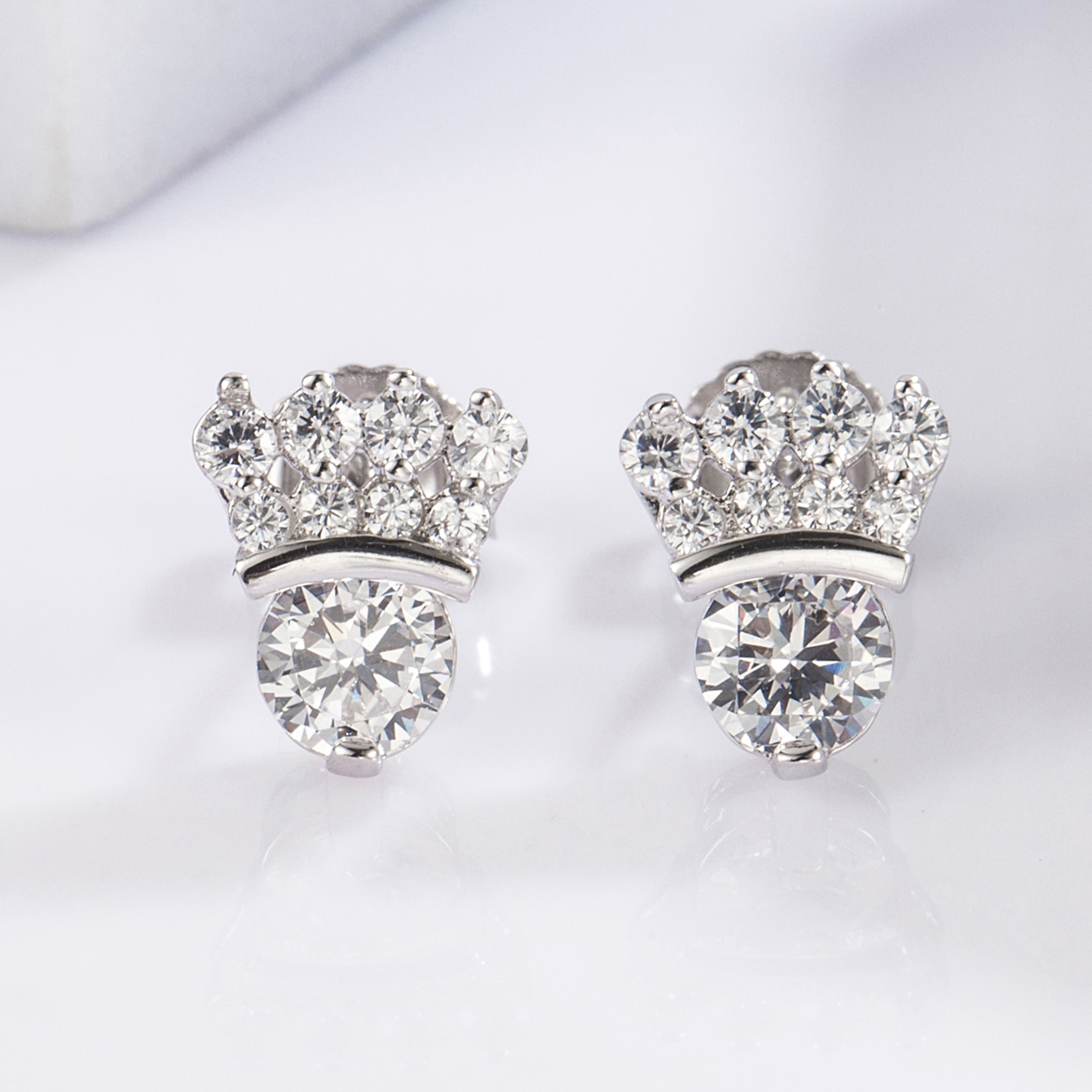 1 Pair Princess Simple Style Crown Plating Inlay Sterling Silver Zircon White Gold Plated Ear Studs display picture 4