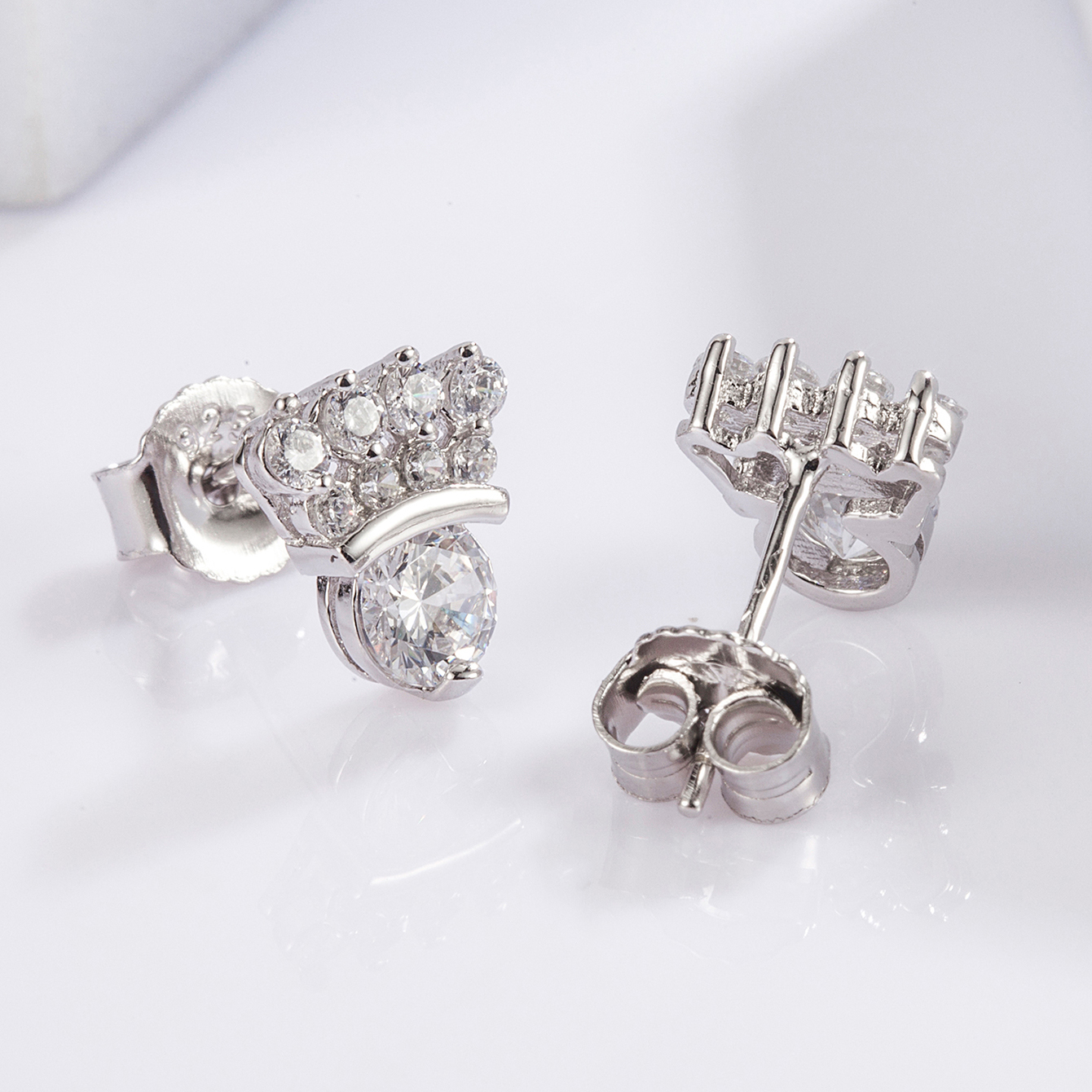 1 Pair Princess Simple Style Crown Plating Inlay Sterling Silver Zircon White Gold Plated Ear Studs display picture 5