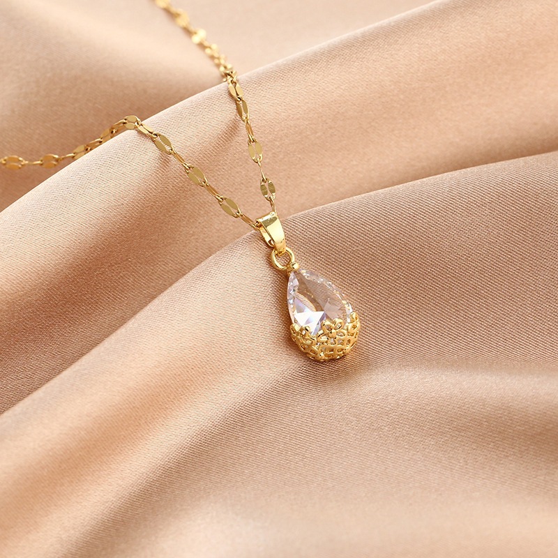 Copper Titanium Steel 18K Gold Plated Simple Style Inlay Water Droplets Zircon Pendant Necklace display picture 5