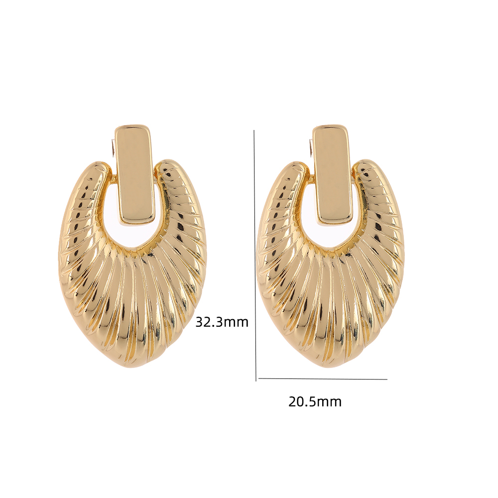 1 Pair Elegant Simple Style Geometric Asymmetrical Three-dimensional Copper K Gold Plated White Gold Plated Ear Studs display picture 11