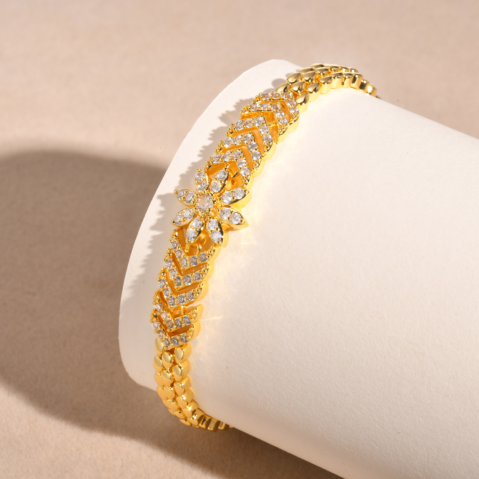 Copper 18K Gold Plated Elegant Shiny Inlay Flower Snake Zircon Bracelets display picture 17