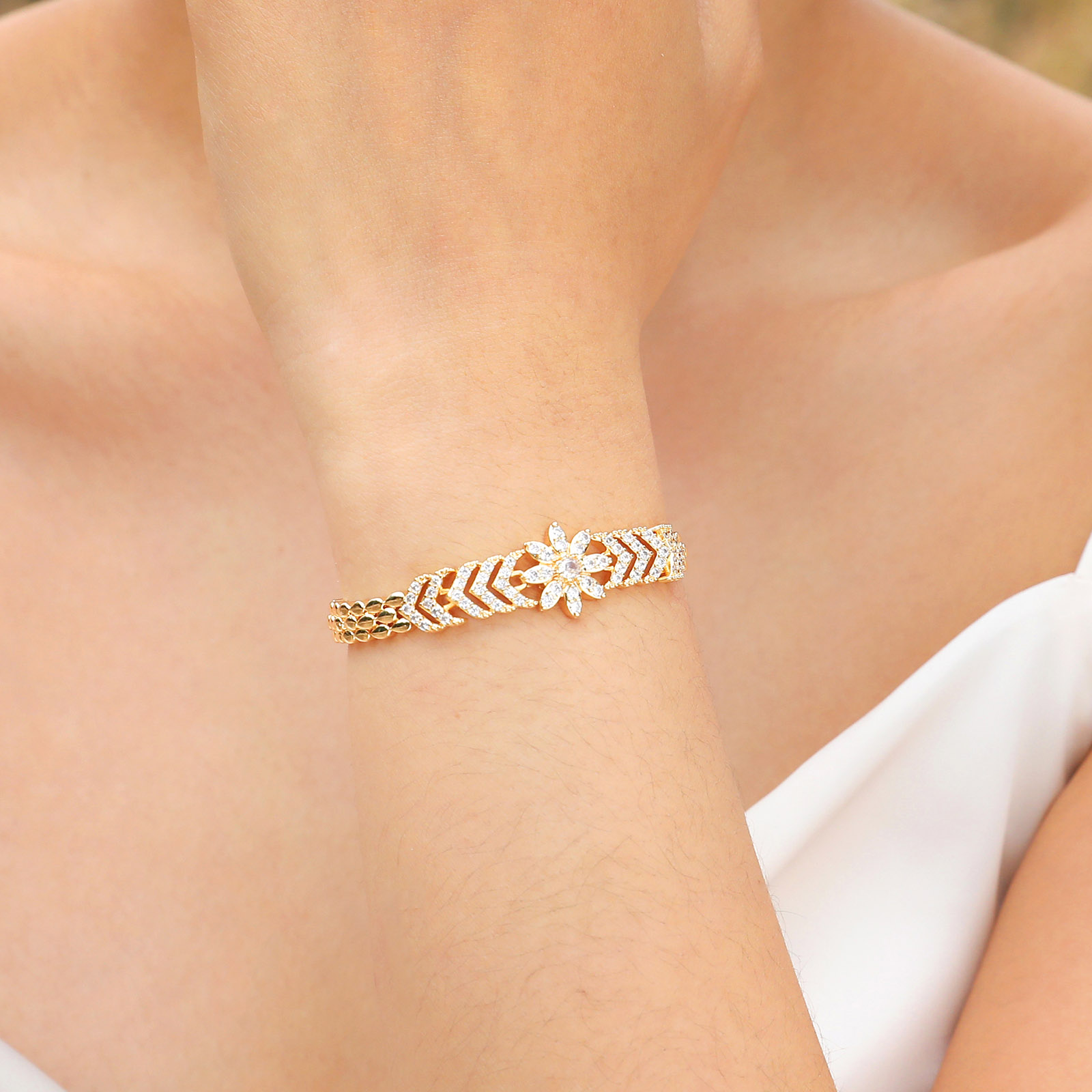 Copper 18K Gold Plated Elegant Shiny Inlay Flower Snake Zircon Bracelets display picture 18