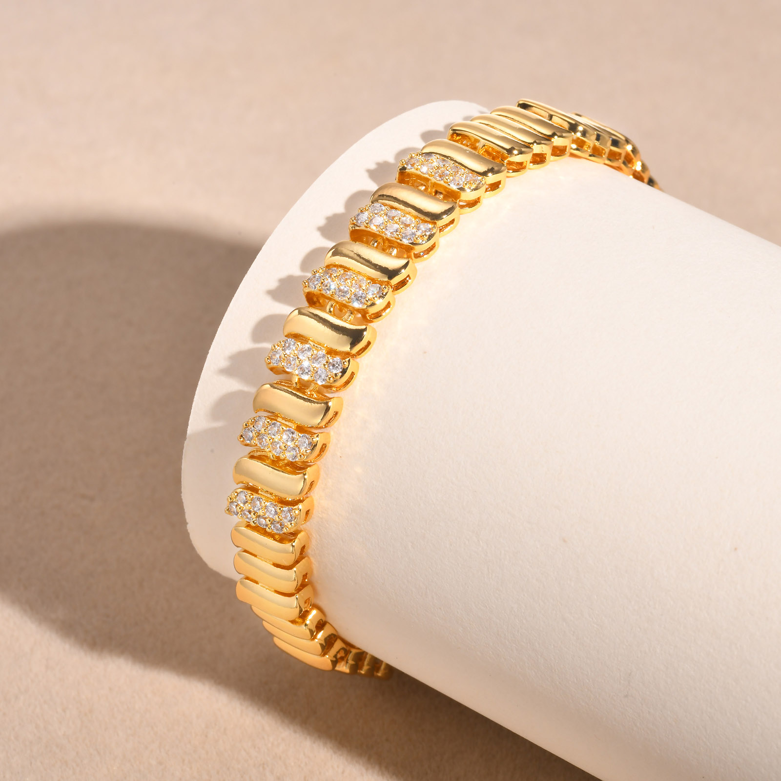 Copper 18K Gold Plated Elegant Shiny Inlay Flower Snake Zircon Bracelets display picture 4