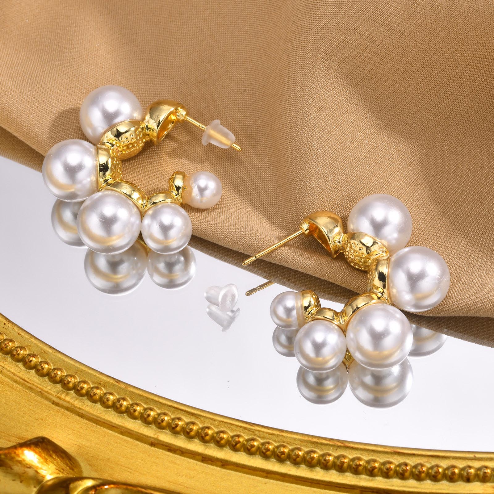 1 Pair Simple Style Classic Style Solid Color Plating Inlay Zinc Alloy Artificial Pearls 18K Gold Plated Ear Studs display picture 6