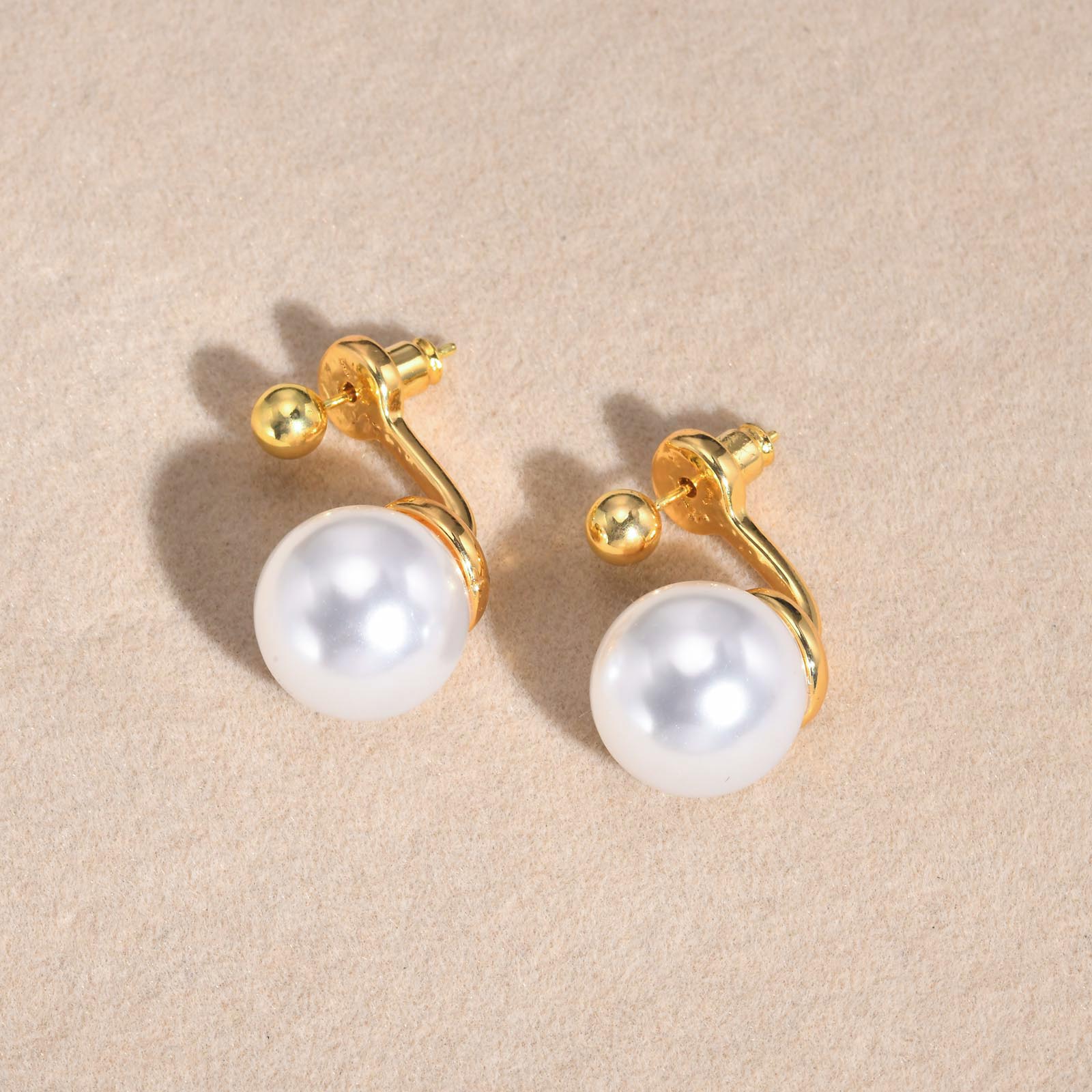 1 Pair Simple Style Classic Style Solid Color Plating Inlay Zinc Alloy Artificial Pearls 18K Gold Plated Ear Studs display picture 7