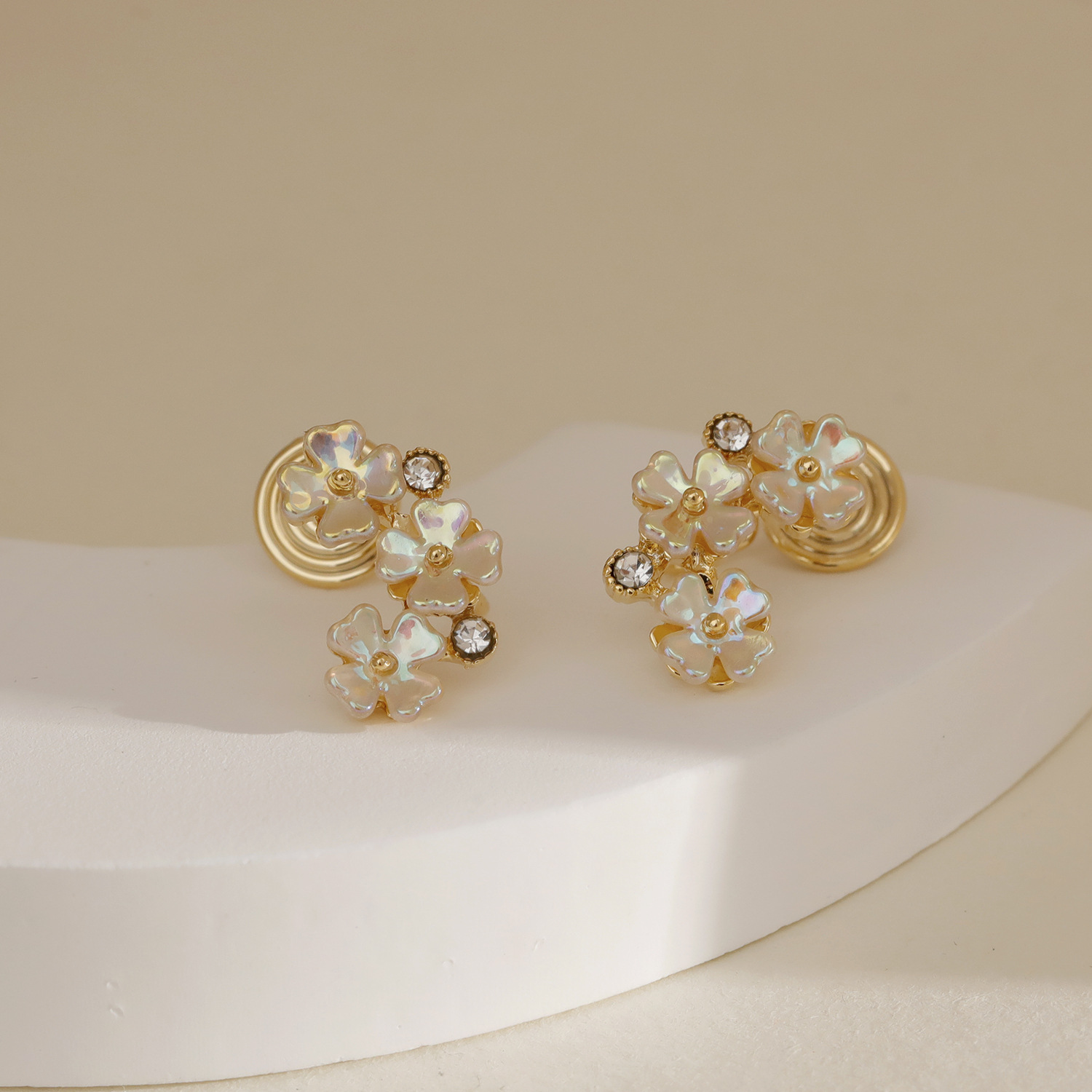 1 Pair Fairy Style Sweet Simple Style Flower Inlay Copper Zircon 18K Gold Plated Ear Cuffs display picture 6