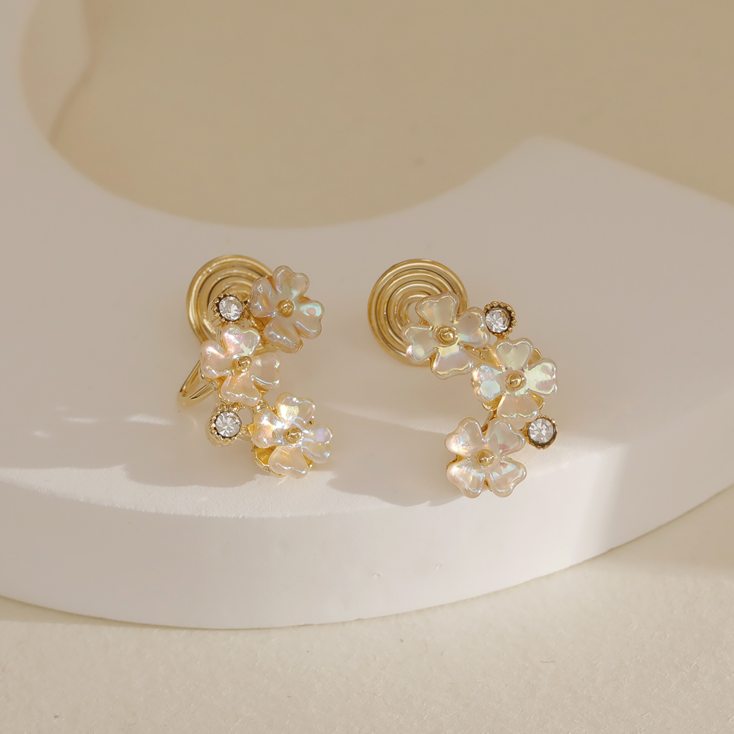 1 Pair Fairy Style Sweet Simple Style Flower Inlay Copper Zircon 18K Gold Plated Ear Cuffs display picture 4