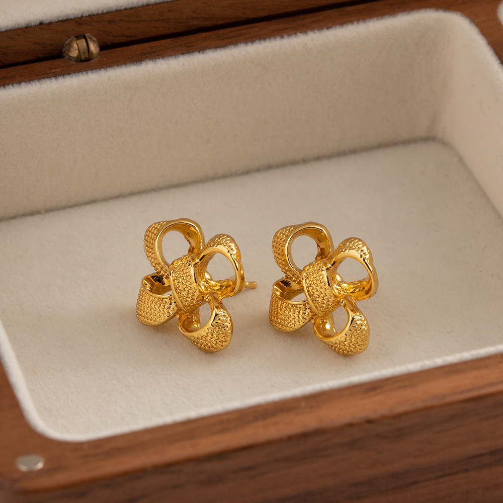 1 Pair Simple Style Classic Style Bow Knot Plating Copper Alloy 18K Gold Plated Ear Studs display picture 5