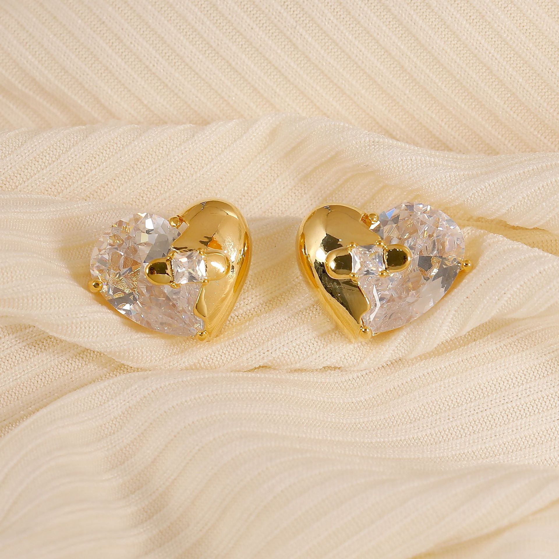 1 Pair Simple Style Commute Solid Color Plating Inlay Copper Zircon 18K Gold Plated Ear Studs display picture 12