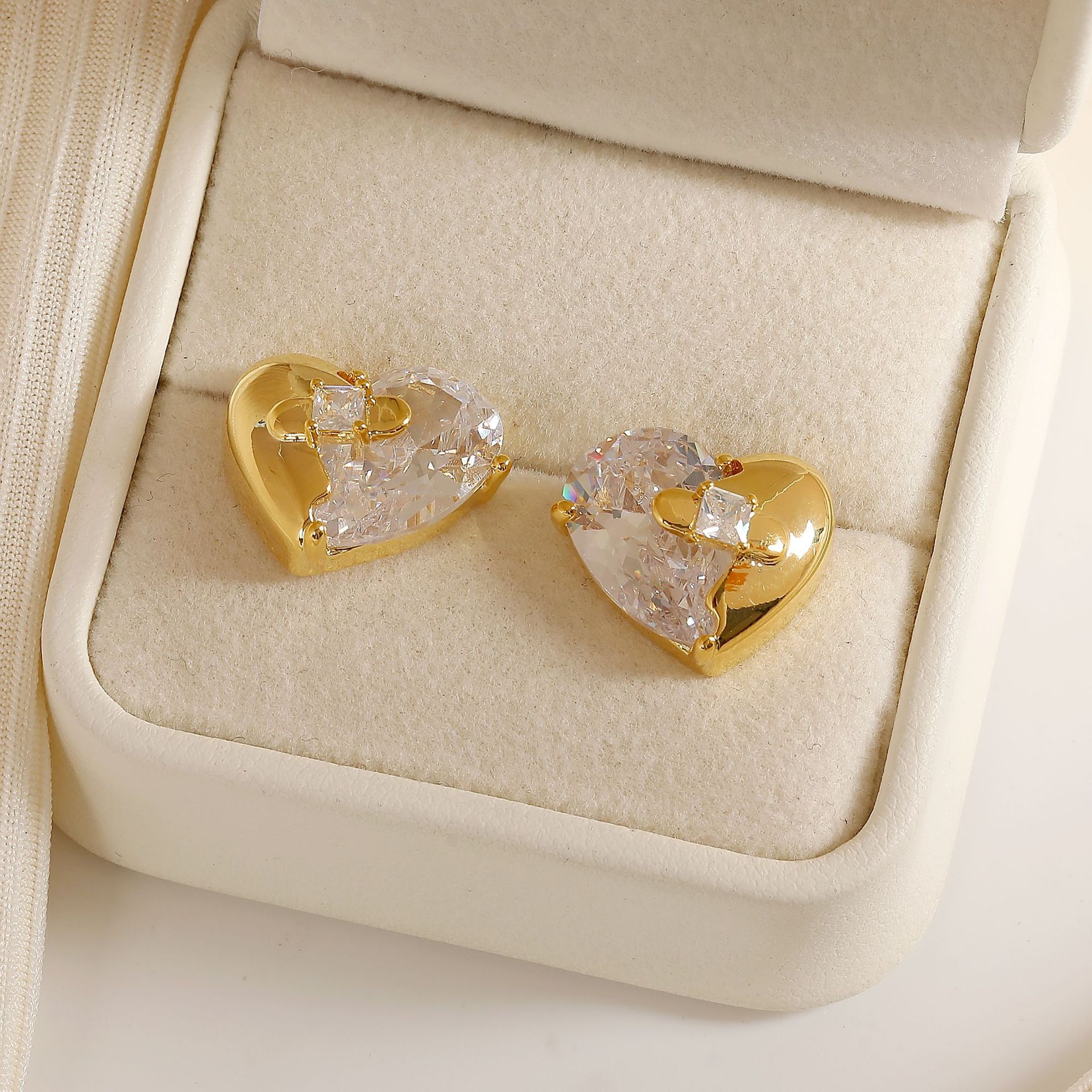 1 Pair Simple Style Commute Solid Color Plating Inlay Copper Zircon 18K Gold Plated Ear Studs display picture 10