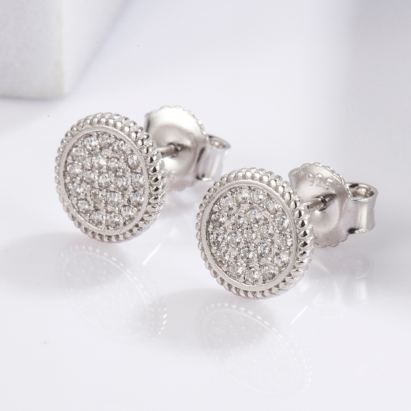1 Pair Elegant Glam Luxurious Round Oval Bow Knot Plating Inlay Sterling Silver Zircon White Gold Plated Ear Studs display picture 2