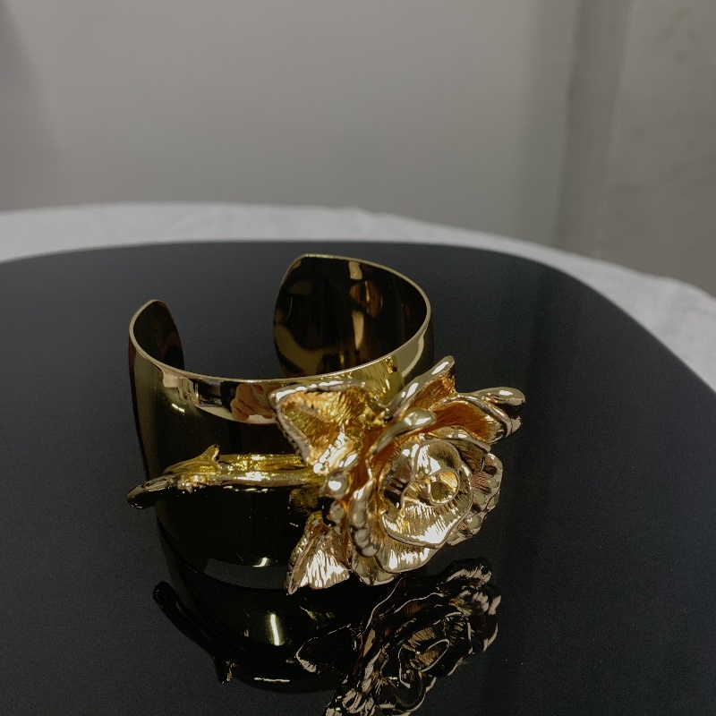 Vintage Style Streetwear Flower Gold Plated Silver Plated Alloy Copper Wholesale Bangle display picture 9