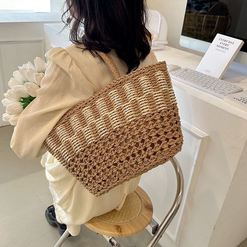Women's Straw Color Block Vacation Beach Weave Bucket Zipper Straw Bag display picture 2