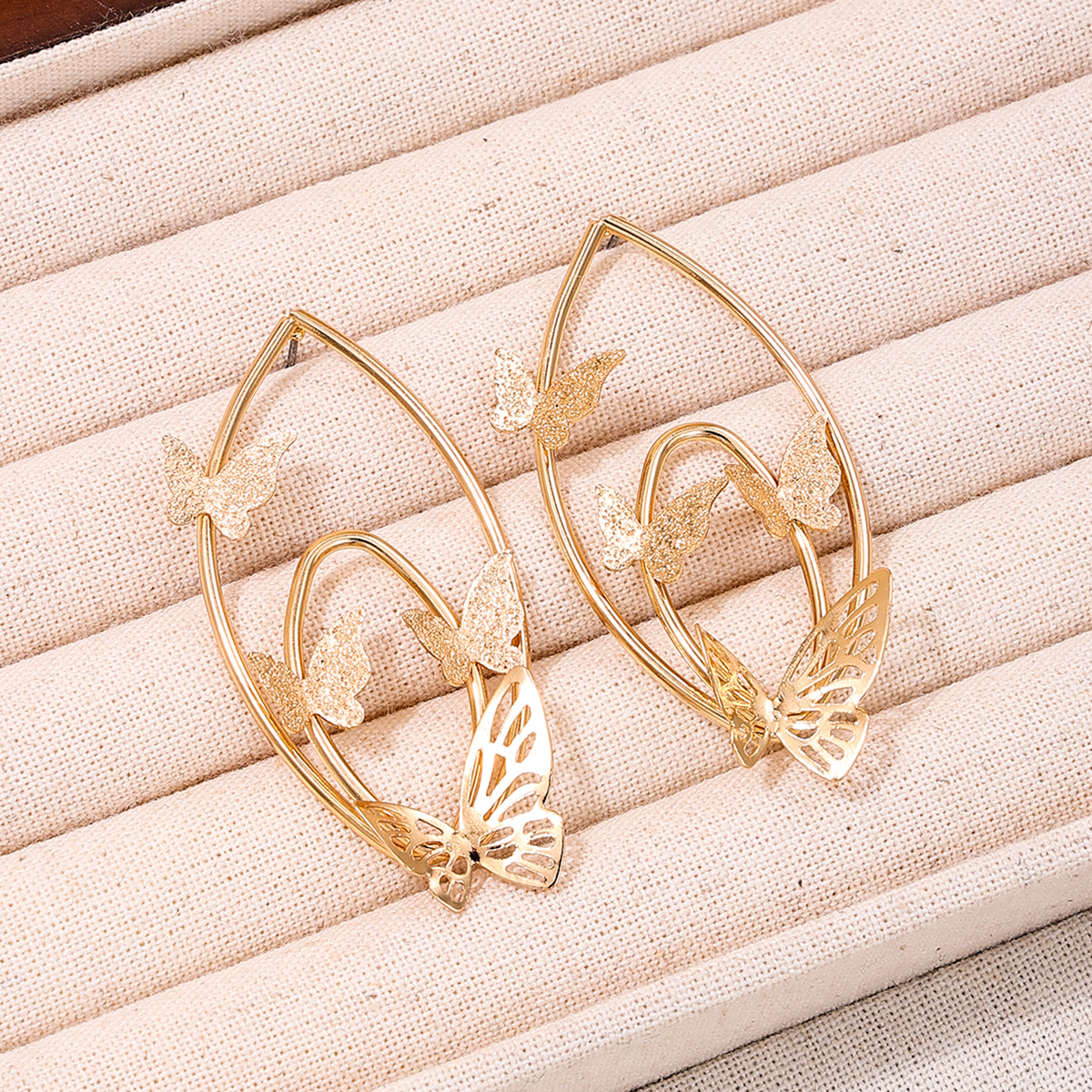 1 Pair Simple Style Butterfly Hollow Out Ferroalloy Ear Studs display picture 1