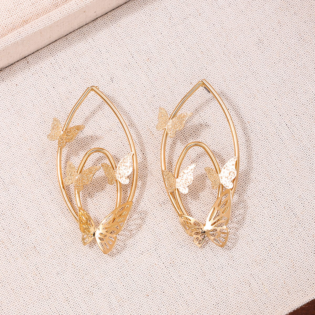 1 Pair Simple Style Butterfly Hollow Out Ferroalloy Ear Studs display picture 5