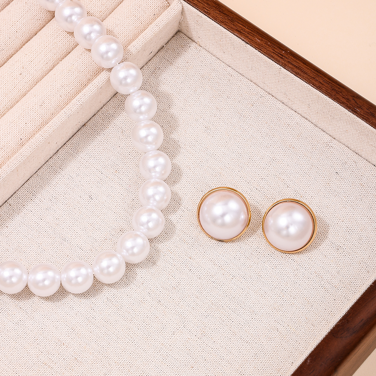 Retro Simple Style Solid Color Plastic Ferroalloy Inlay Pearl Women's Necklace display picture 5