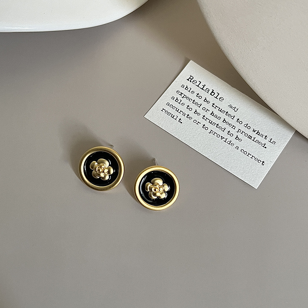 1 Pair Vacation Sweet Round Plating Copper 18K Gold Plated Ear Studs display picture 6