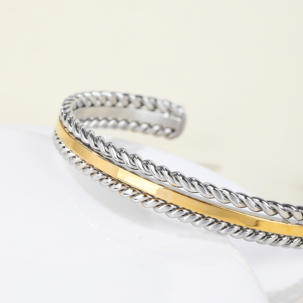 Hip-Hop Vintage Style Color Block 304 Stainless Steel 18K Gold Plated Bangle In Bulk display picture 2