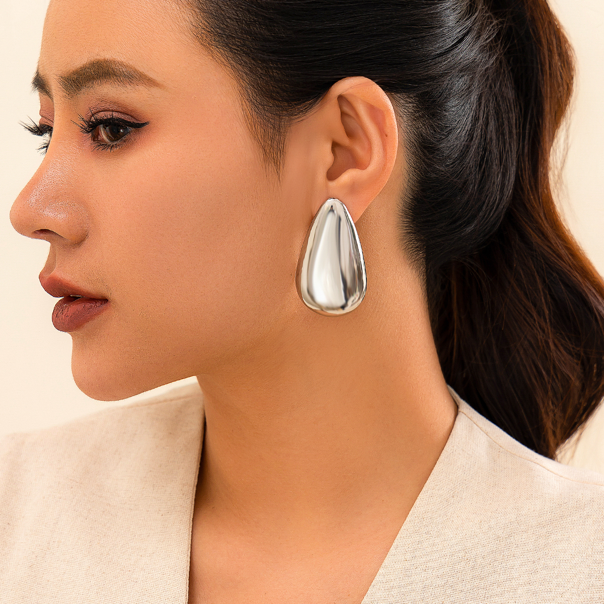 1 Pair Simple Style Irregular Water Droplets Three-dimensional Alloy Ear Studs display picture 3