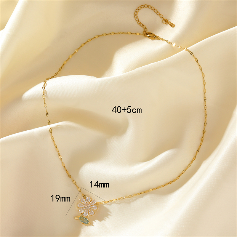 Stainless Steel Copper 18K Gold Plated Simple Style Plating Inlay Flower Zircon Pendant Necklace display picture 5