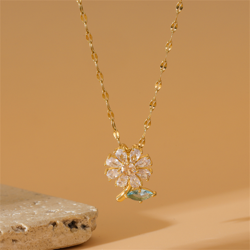 Stainless Steel Copper 18K Gold Plated Simple Style Plating Inlay Flower Zircon Pendant Necklace display picture 2