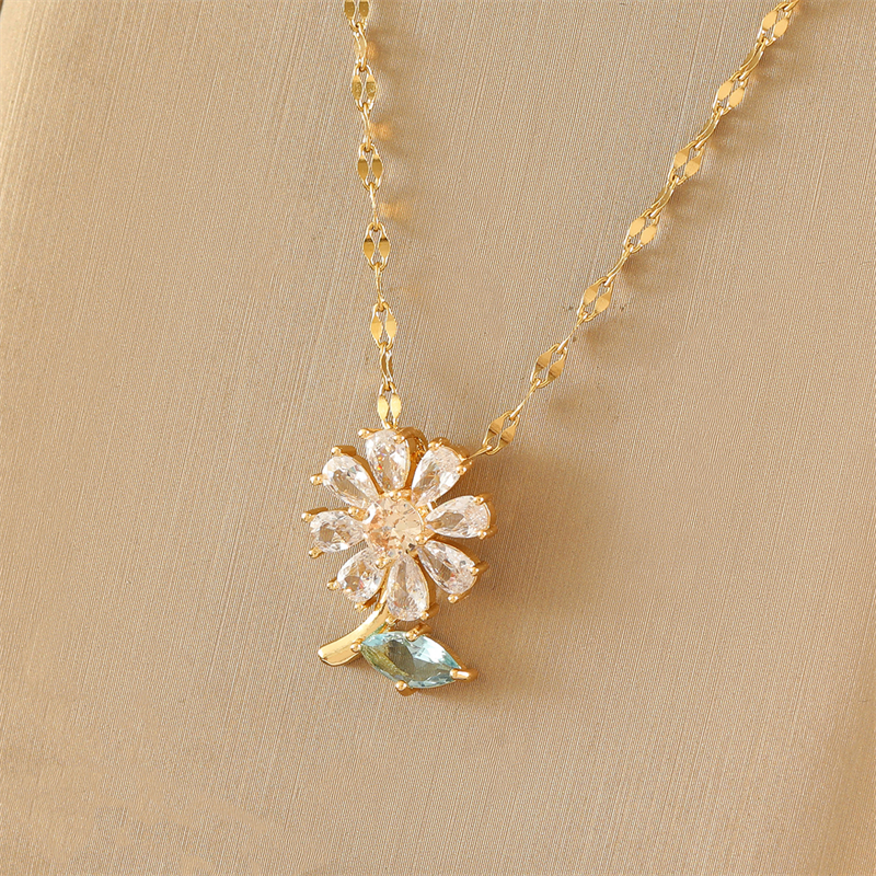 Stainless Steel Copper 18K Gold Plated Simple Style Plating Inlay Flower Zircon Pendant Necklace display picture 6