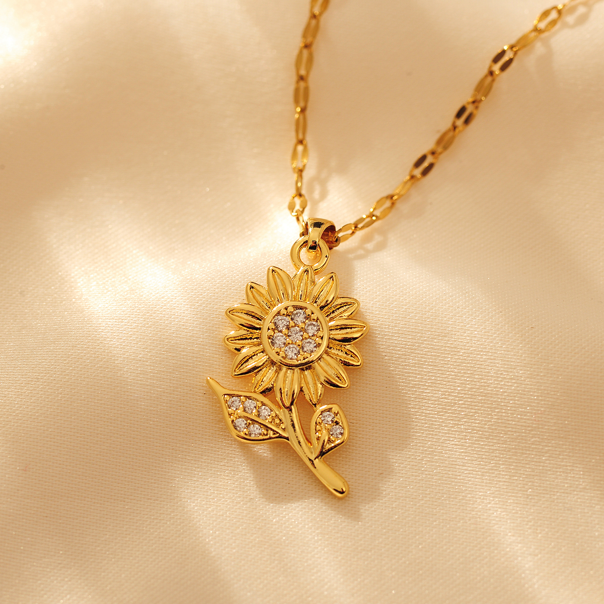 Copper 18K Gold Plated Simple Style Classic Style Sunflower Inlay Zircon Pendant Necklace display picture 4