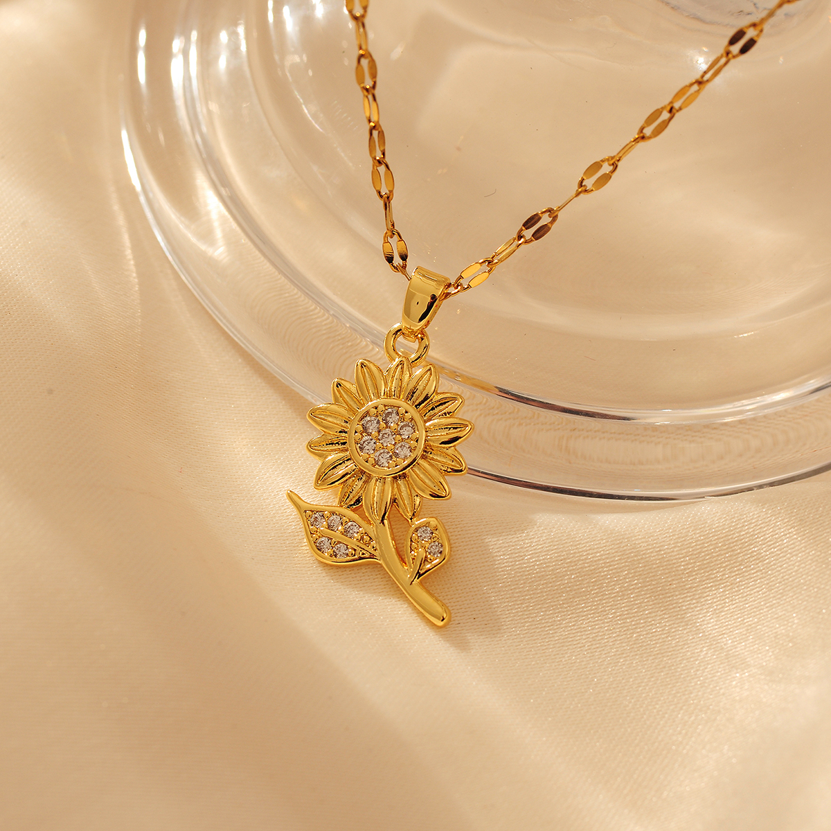 Copper 18K Gold Plated Simple Style Classic Style Sunflower Inlay Zircon Pendant Necklace display picture 5