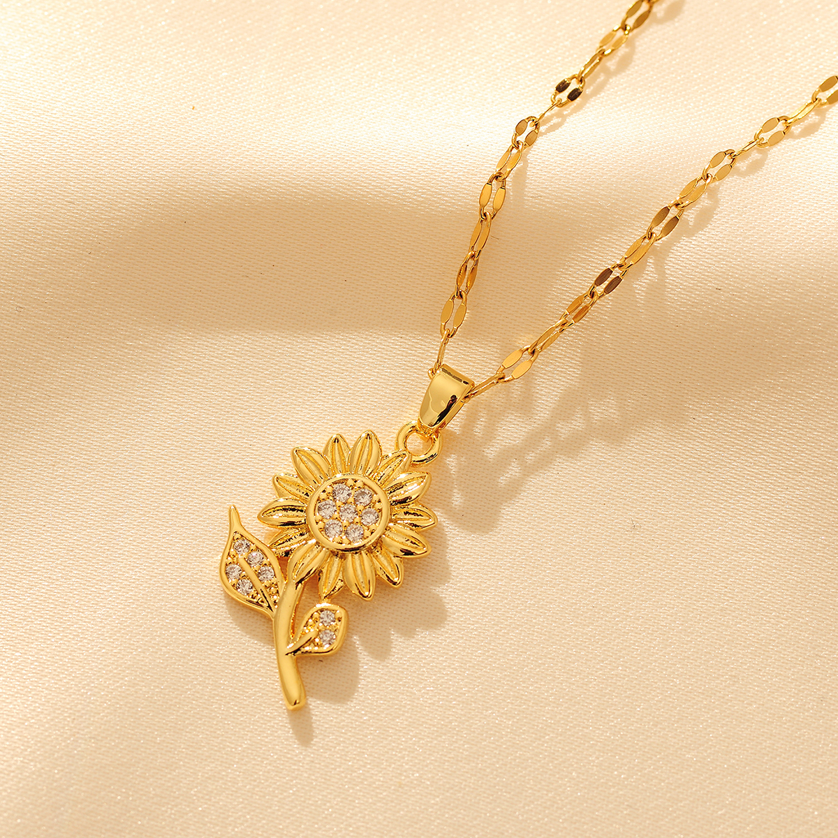 Copper 18K Gold Plated Simple Style Classic Style Sunflower Inlay Zircon Pendant Necklace display picture 13