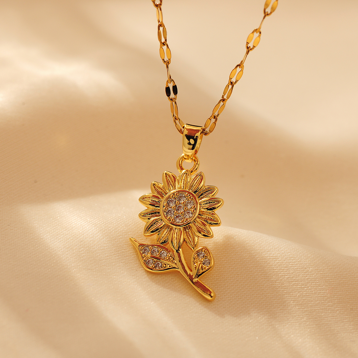 Copper 18K Gold Plated Simple Style Classic Style Sunflower Inlay Zircon Pendant Necklace display picture 11