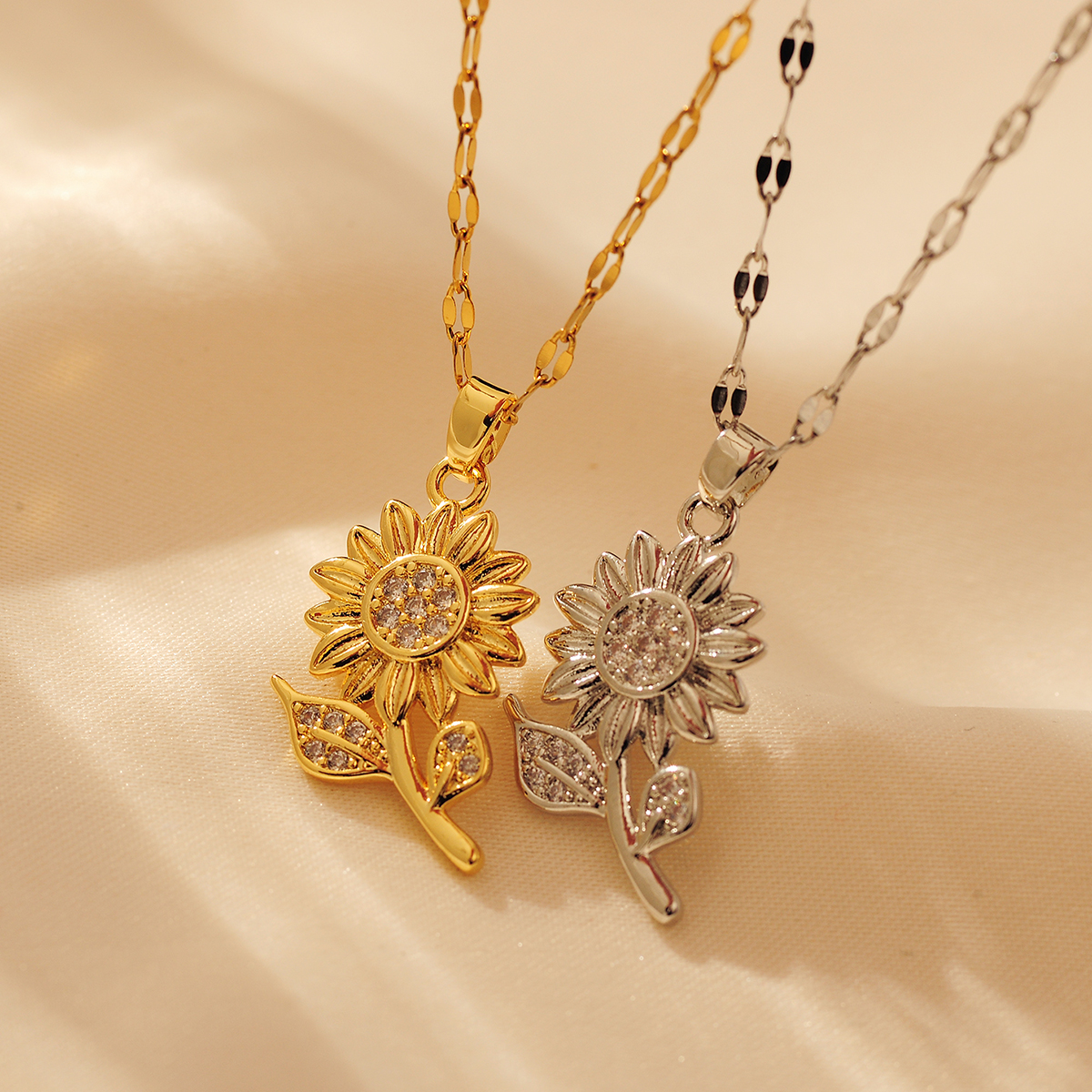 Copper 18K Gold Plated Simple Style Classic Style Sunflower Inlay Zircon Pendant Necklace display picture 8