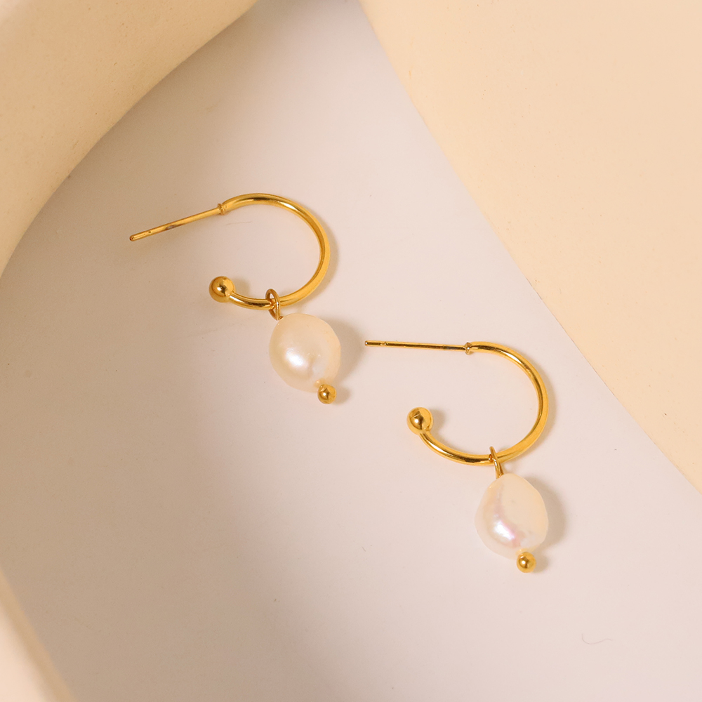 1 Pair Simple Style Classic Style Solid Color Patchwork Plating Titanium Steel 18K Gold Plated Drop Earrings display picture 1