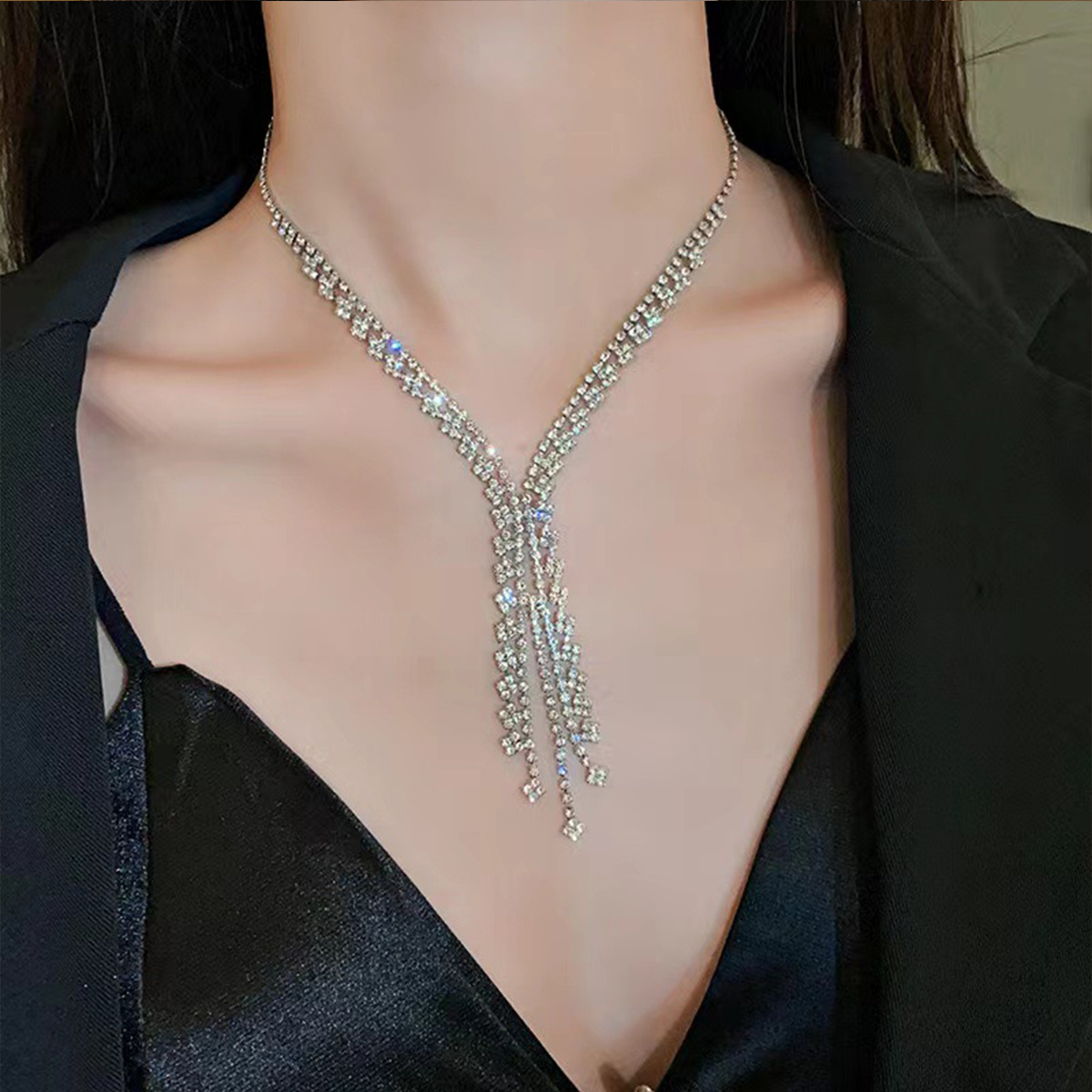 Élégant Dame Style Moderne Forme En V Gland Rhombe Alliage Strass Incruster Strass Artificiels Femmes Des Boucles D'Oreilles Collier display picture 3