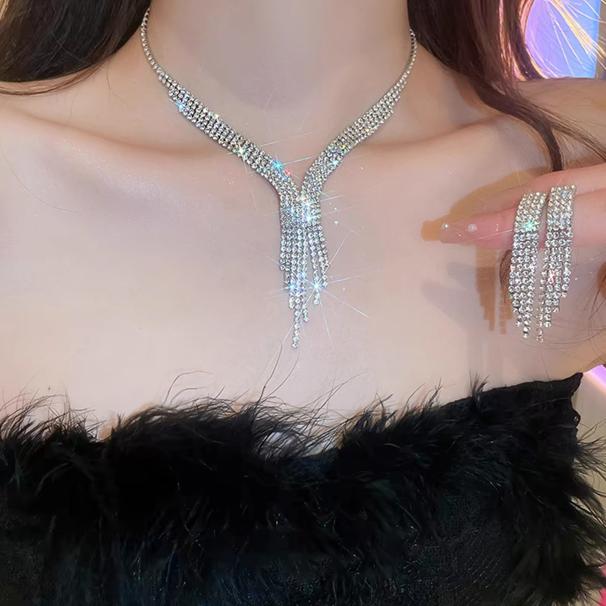 Élégant Dame Style Moderne Forme En V Gland Rhombe Alliage Strass Incruster Strass Artificiels Femmes Des Boucles D'Oreilles Collier display picture 2