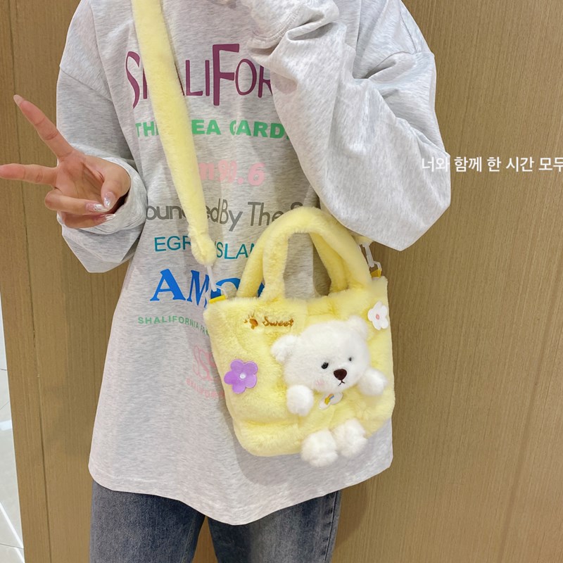 Women's Small Plush Bear Solid Color Cute Magnetic Buckle Crossbody Bag display picture 5