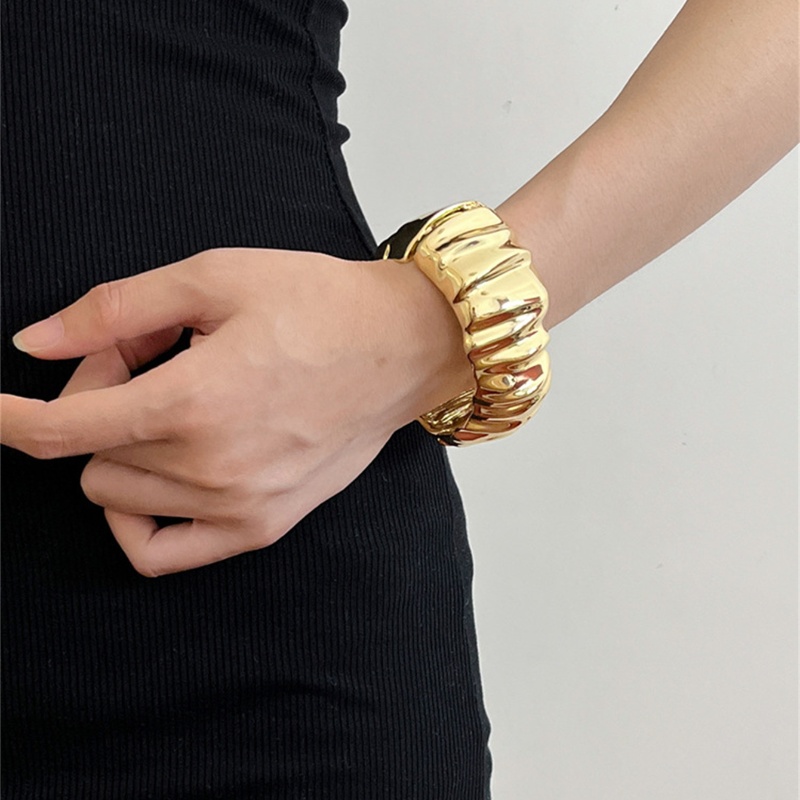 Retro Exaggerated Oversized Irregular Waves Alloy Copper Polishing Plating Women's Bangle display picture 4