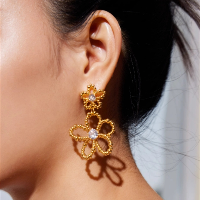 1 Pair Casual Elegant Modern Style Flower Plating Inlay Brass Rhinestones Zircon Drop Earrings display picture 3